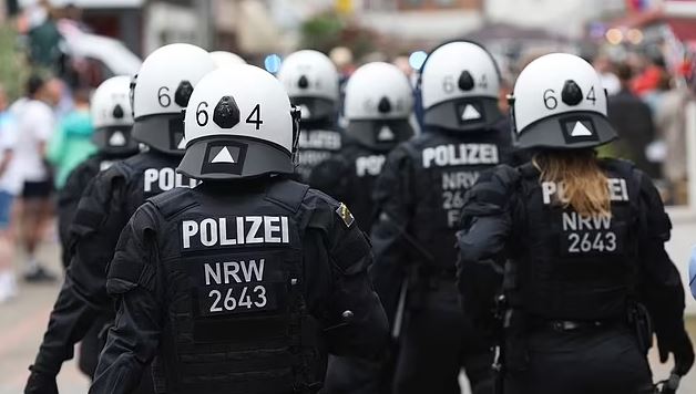 U shkaktua nga shqiptarët? Policia gjermane: Ata që u përleshën në Gelsenkirchen ishin serbë dhe anglezë