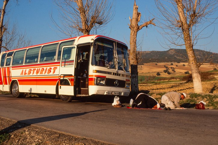 “Turistë të përgjuar”: Pushime nën syrin vigjilent të Sigurimit