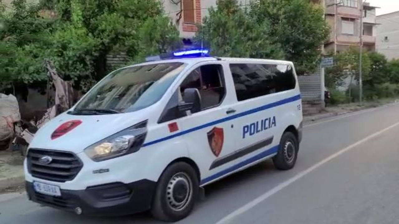 Një pajisje regjistrimi, dokumente pronësie dhe 1100 euro/ Çfarë u zbulua gjatë operacionit për arrestimin e ish-deputetit dhe bashkëpunëtorit