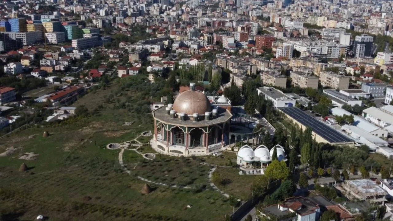 Shteti bektashi në Shqipëri, shtypi grek: “Vatikan islamik, e mbështet Erdogani”