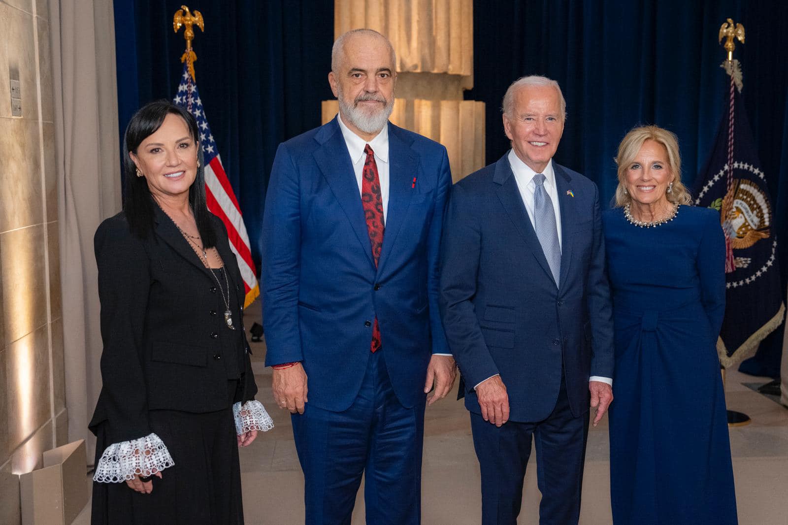 “Foto e ditës”, kryeministri Rama dhe bashkëshortja Linda takohen me Presidentin Joe Biden dhe Zonjën e Parë të Shtëpisë së Bardhë