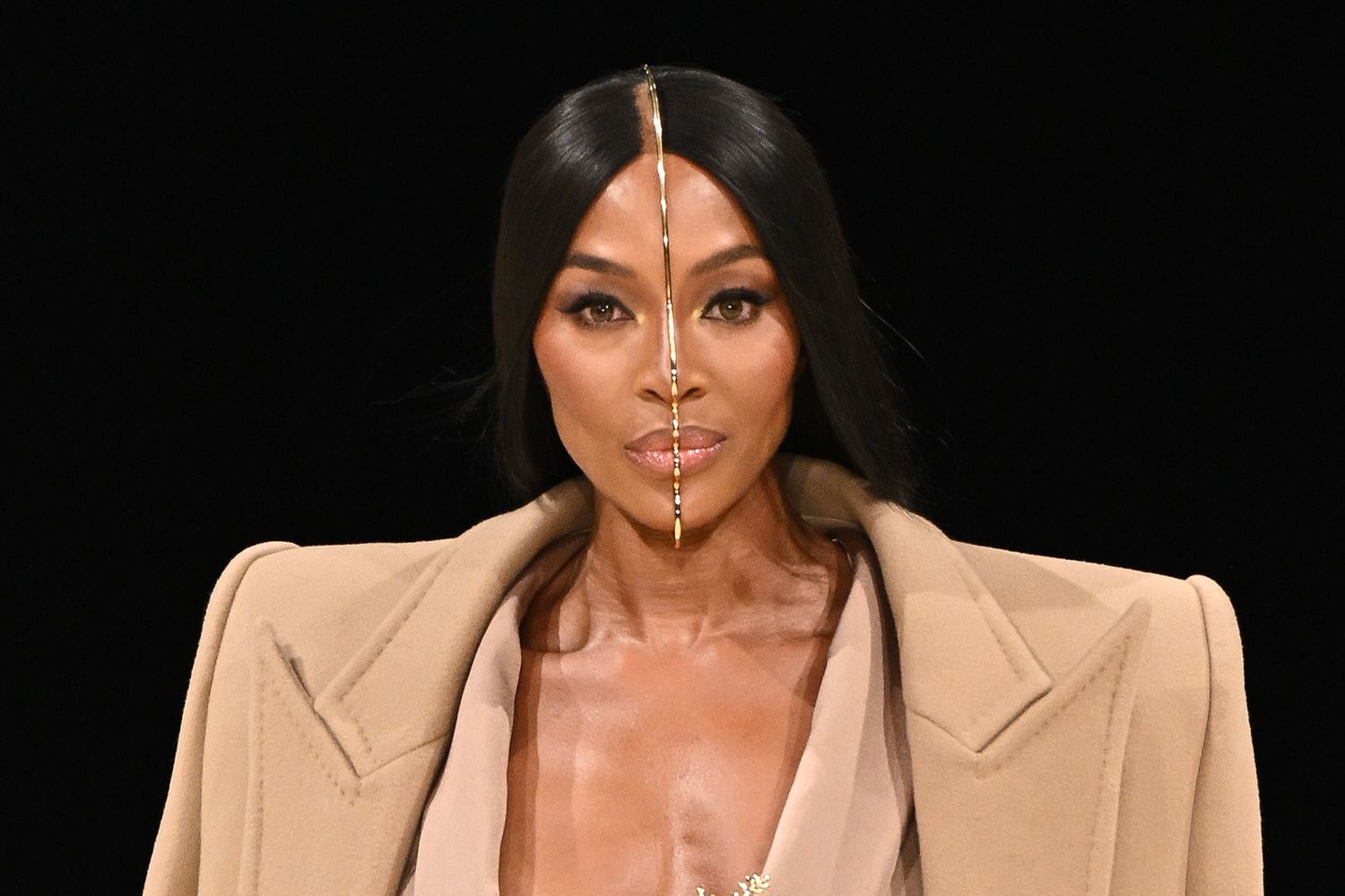 Naomi Campbell zbulon se po hap agjencinë e saj të talenteve në Dubai