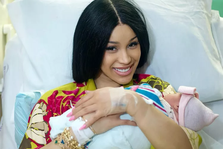 Cardi B është “kthyer” në një tjetër person pas lindjes të fëmijës së tretë