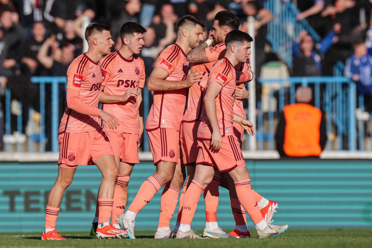 VIDEO/ 3 shqiptarë titullarë, Ademi gjen rrugën e rrjetës! Dinamo e Zagrebit shkëlqen në derbi me… 5 gola