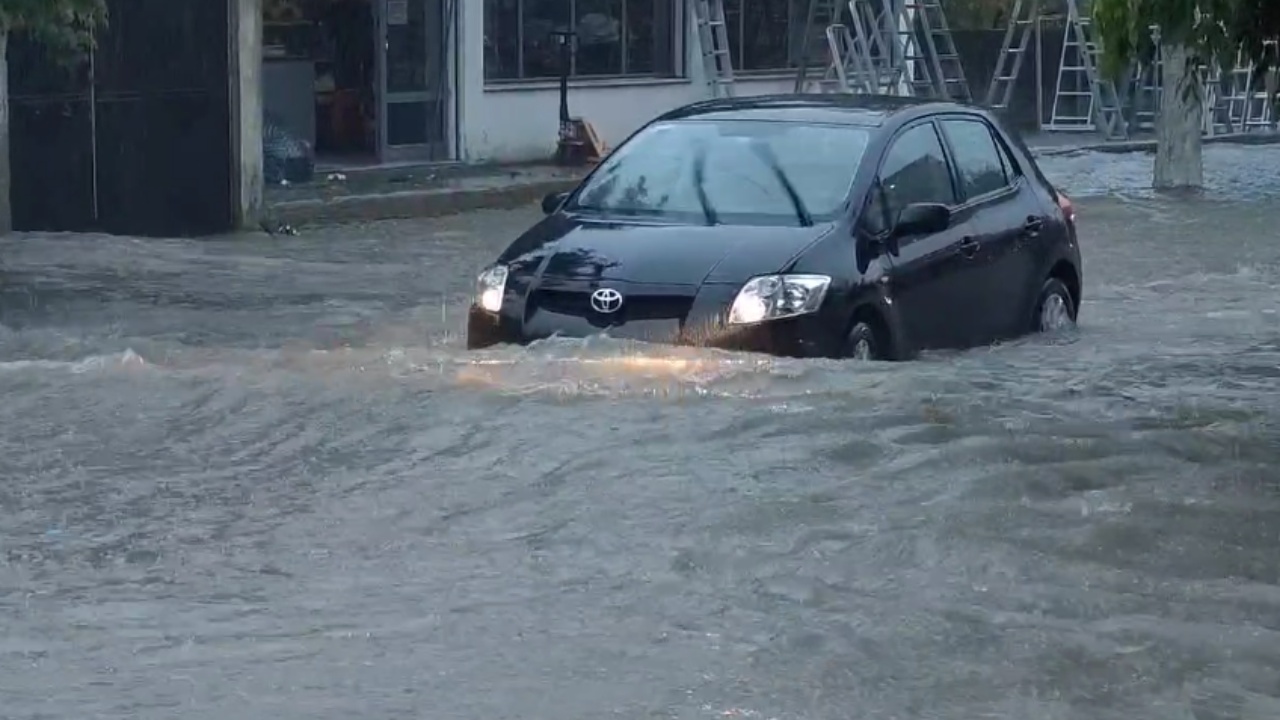 Reshjet e shiut “godasin” të gjithë vendin, përmbytet edhe Lushnja