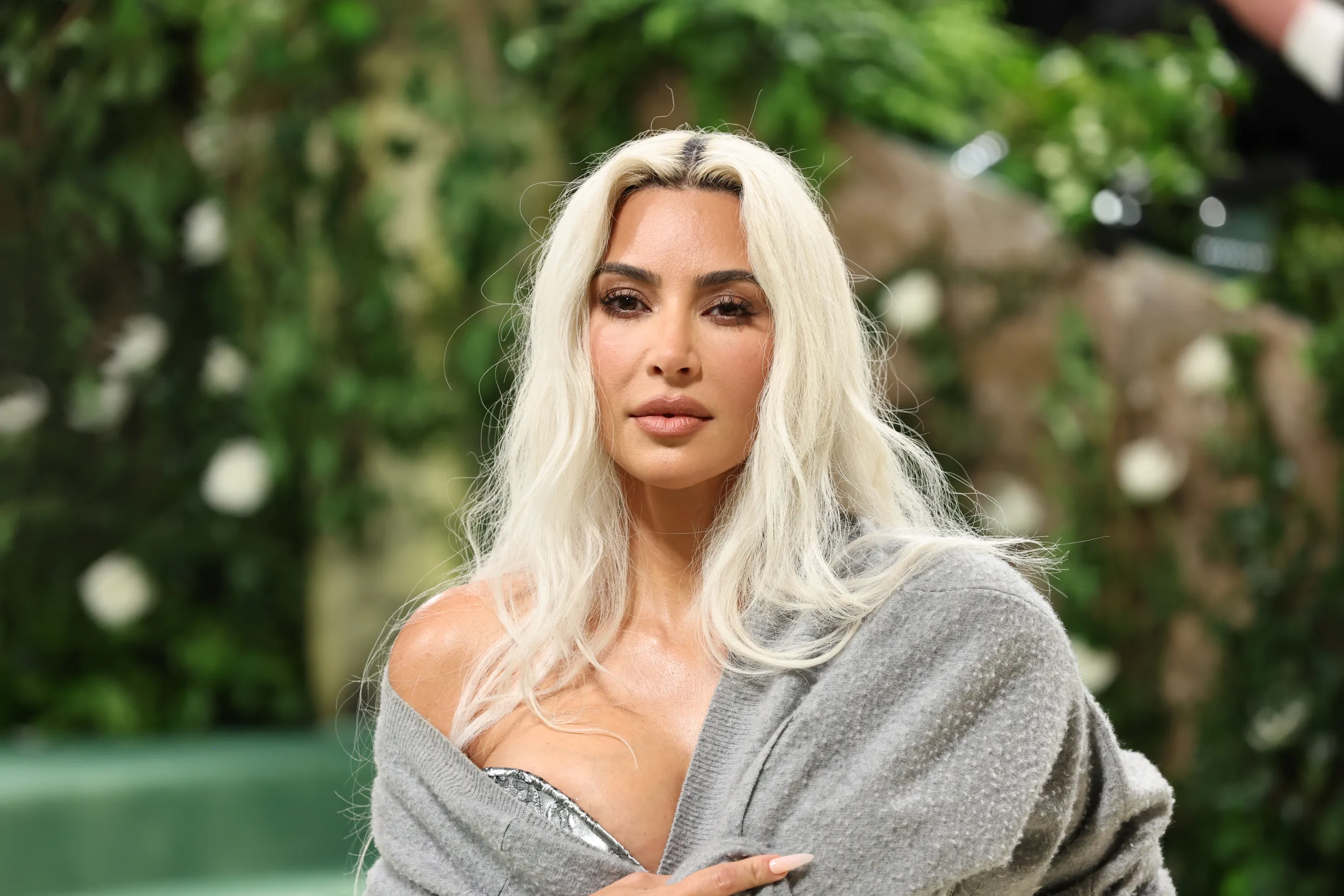 Kim Kardashian merr pjesë në koncertin e kësaj artiste të famshme: E fiksuar pas saj