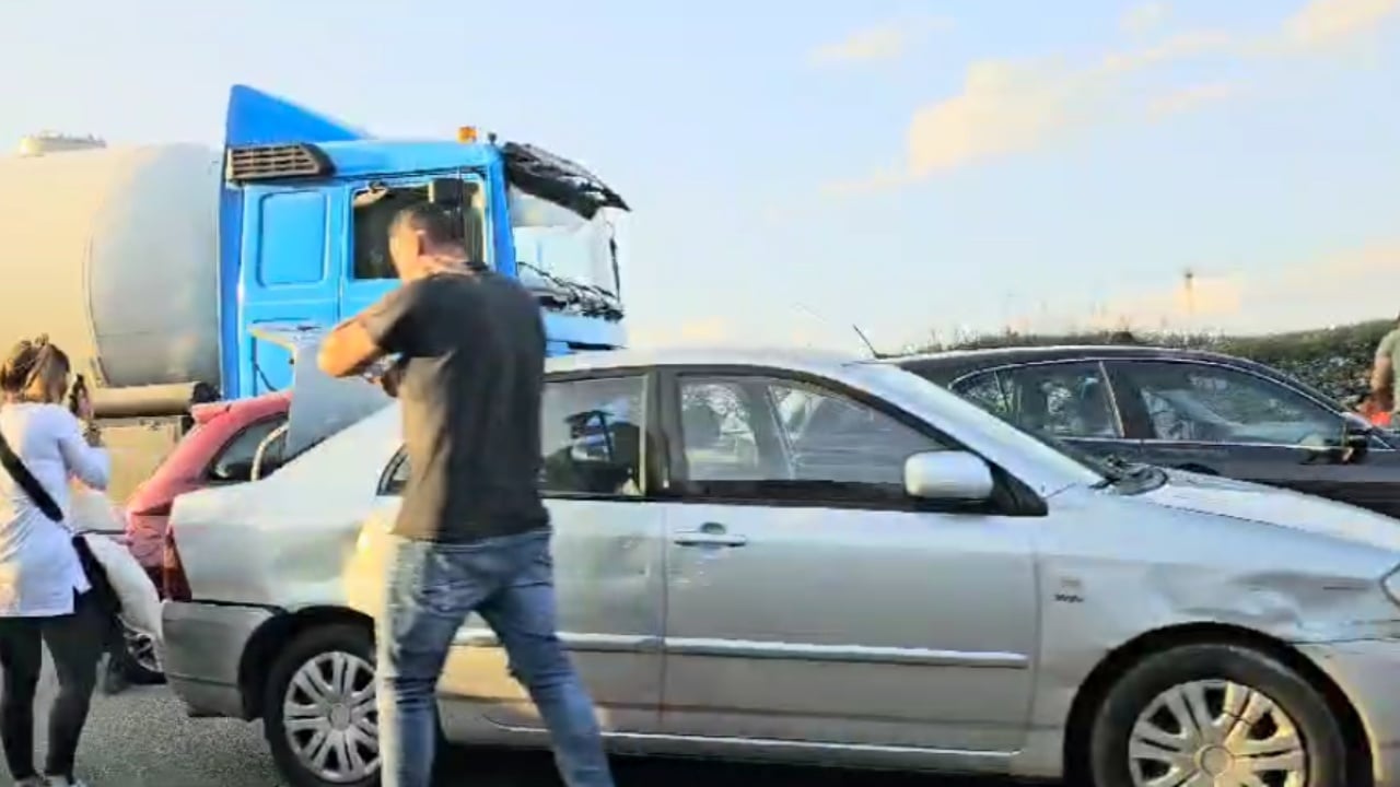 Shmanget tragjedia/ Përplasen 11 makina na autostradë, mes tyre edhe autoboti me gaz, pesë të plagosur