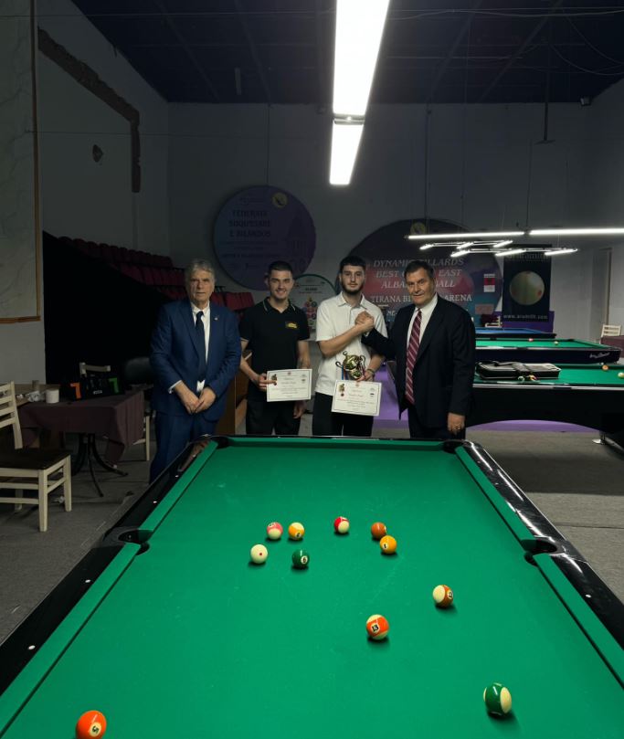 Bilardo/ Disiplina 8-Gurë, Kaçi triumfon në finale, thyen Gjonin 8-7