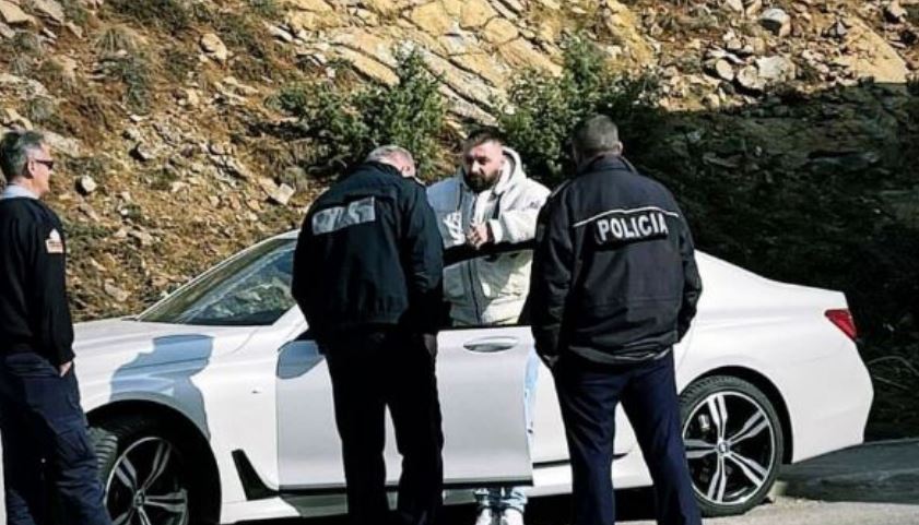 Majk sërish në telashe! Policia i konfiskon makinën, shoqërohet nga dy patrulla