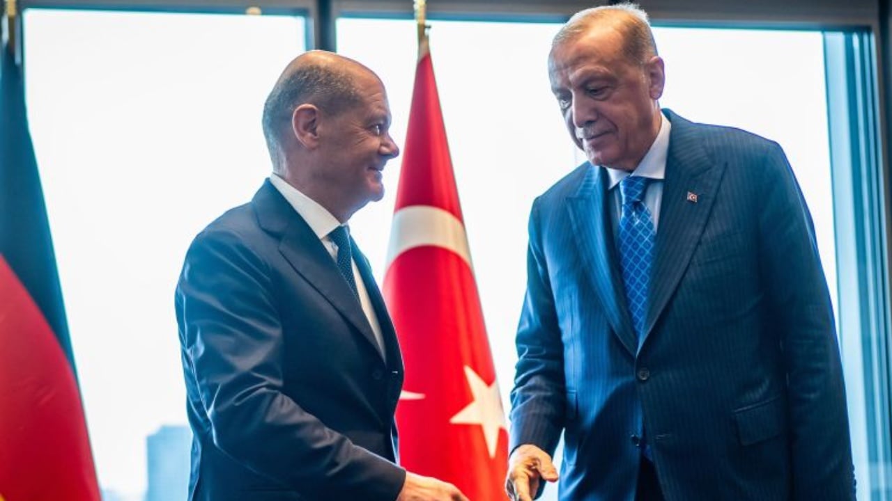 Qëndrime të kundërta, por edhe interesa të mëdha! Erdogan takohet me Olaf Scholz