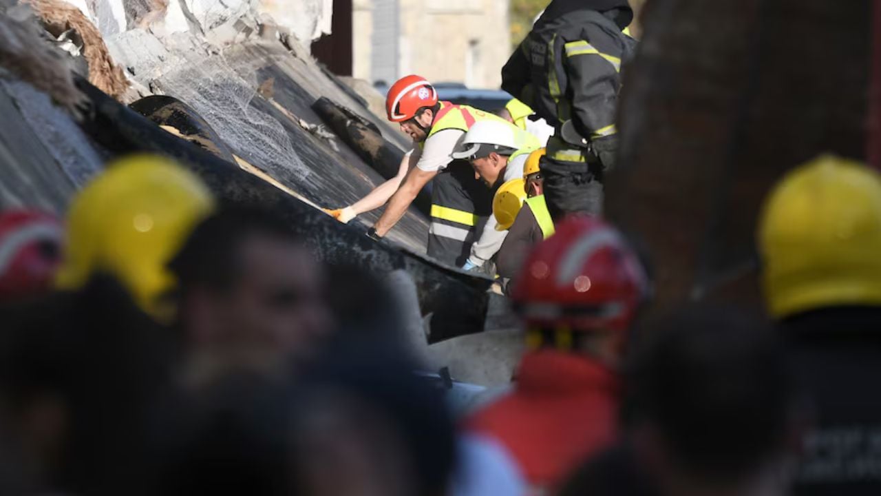 Tragjedi në Serbi! Shembet çatia e stacionit hekurudhor, humbin jetën tetë persona