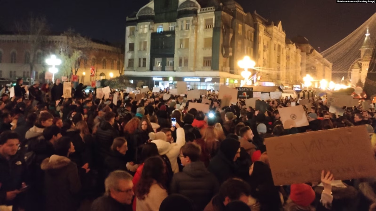 “Shpërthejnë” protestat kundër kandidatit pro-rus për president të Rumanisë