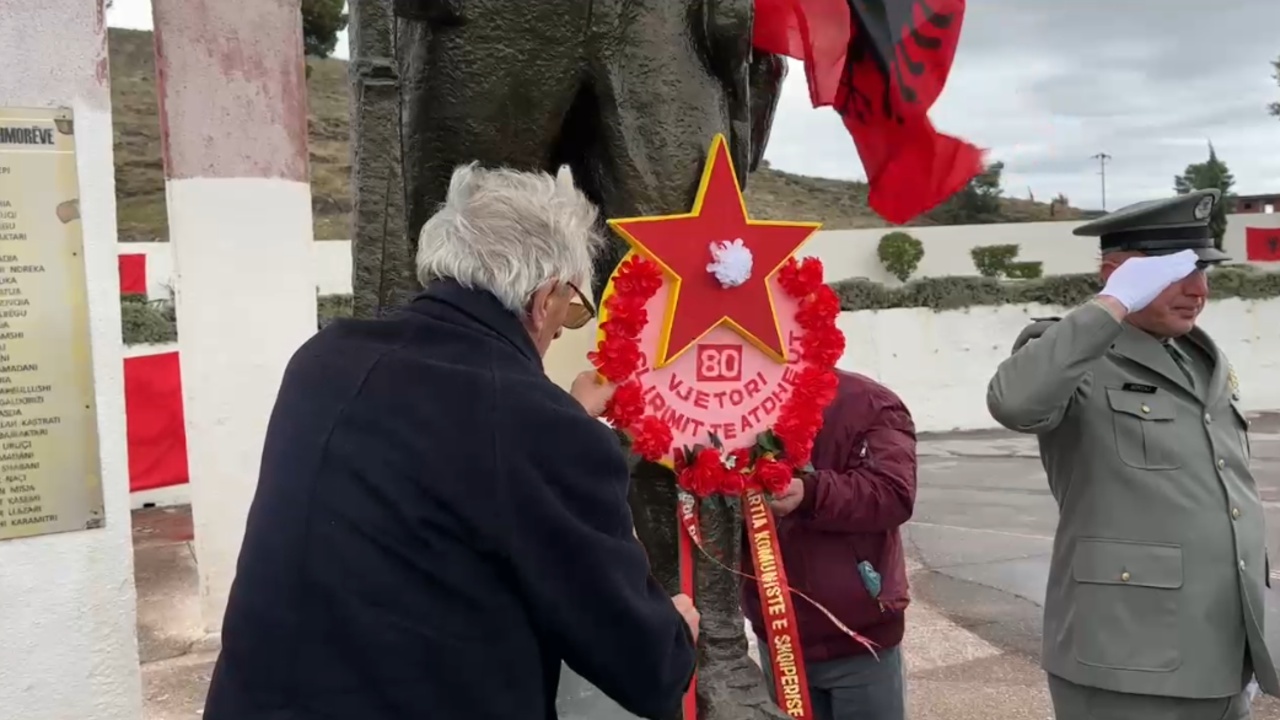 “I solli lavdi vendit”, komunistët dhe veteranët përplasen në Ceremoninë e Ditës së Çlirimit, shkak mos përmendja e Enver Hoxhës