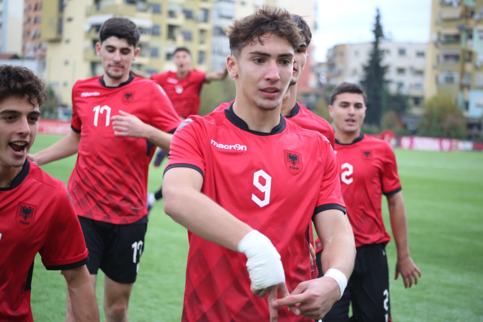 Miqësoret e moshave/ Shqipëria U-17 fiton 3-2 me përmbysje ndaj Polonisë, vendosin golat e Kullës & Voglit