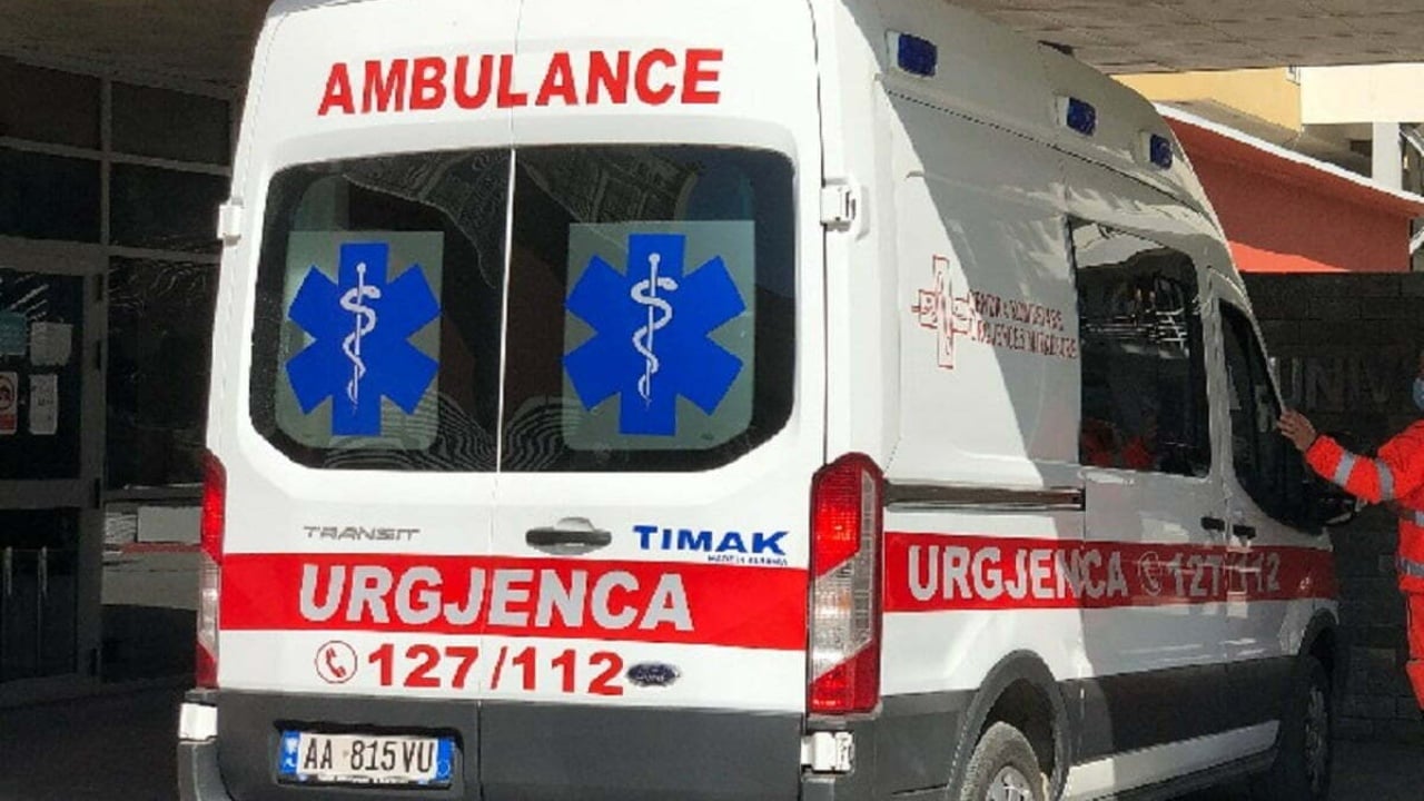 EMRI/ Plagosje me thikë në Korçë, lëndohet një person, dërgohet me urgjencë në spital. Identifikohet autori