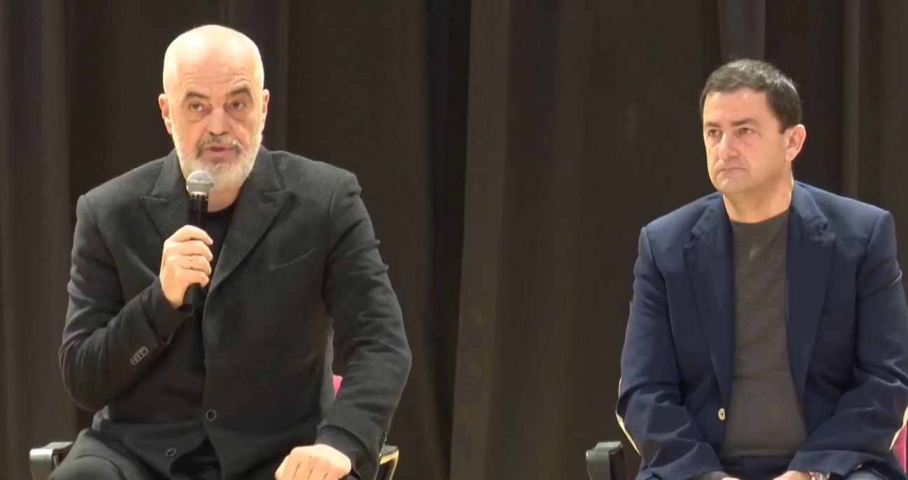 Edi Rama dhe Vangjel Tavo japin titujt e pronësisë për shtëpitë e trashëguara në Himarë, kryeministri: Do bëjmë realitet edhe mbylljen e procesit të AMTP-ve