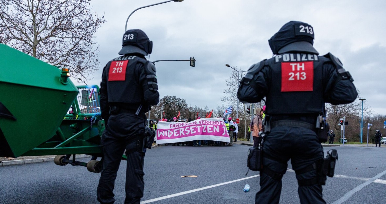 Mijëra njerëz protestojnë kundër konventës së partisë së ekstremit të djathtë në Gjermani