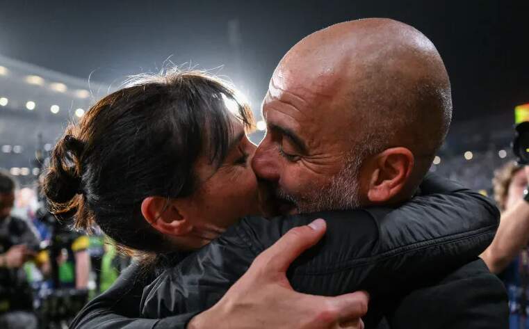 Pep Guardiola ndanë rrugët me gruan pas 30 vitesh lidhje