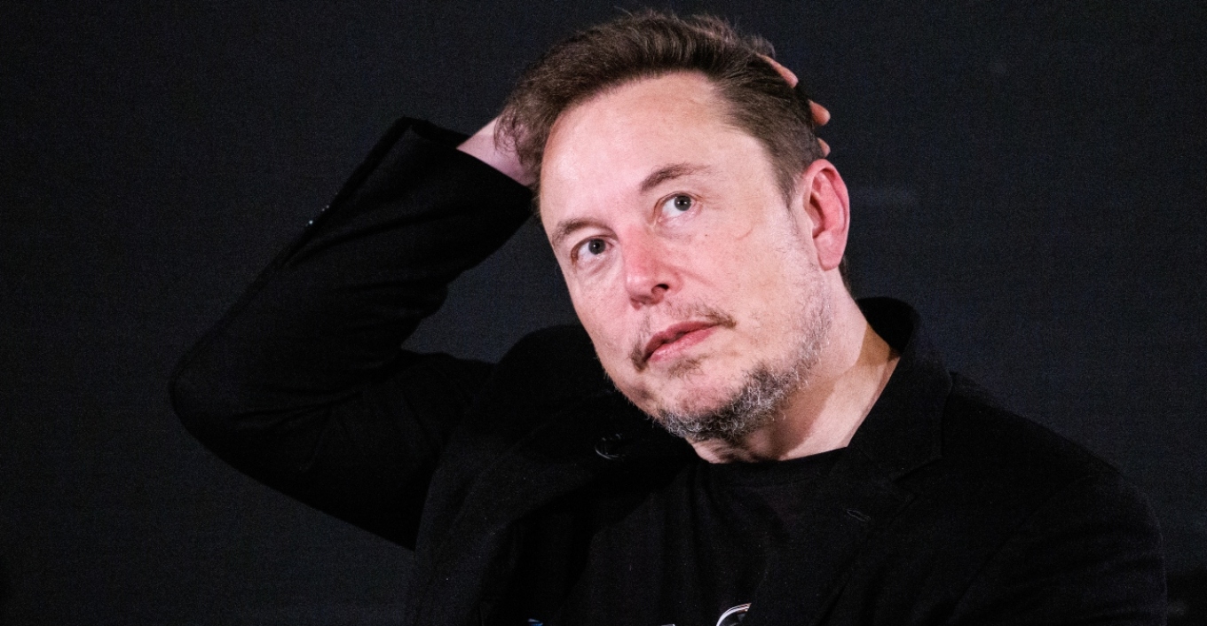 E bujshme/ Elon Musk kërkon të blejë skuadrën e Liverpool! Babai i miliarderit zbulon planet