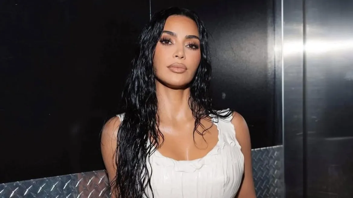 Shpërdoroi ujin në vend që të ndihmonte për zjarret në LA, gjobitet Kim Kardashian